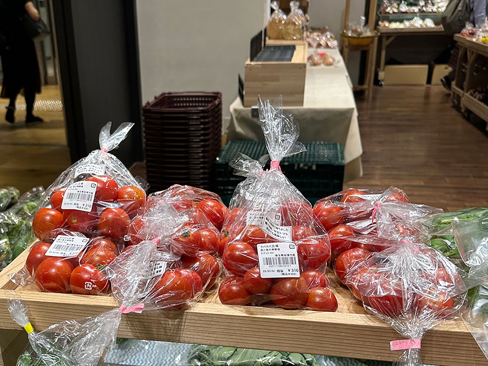 採れたての野菜が並ぶ売り場